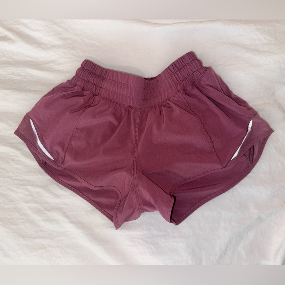 LULULEMON HOTTY HOT SIZE 2 2.5 INCH